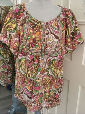 Womens Koi Nursing Scrub Boho Floral Butterfly 60s  Top with Pockets.  Size 2X